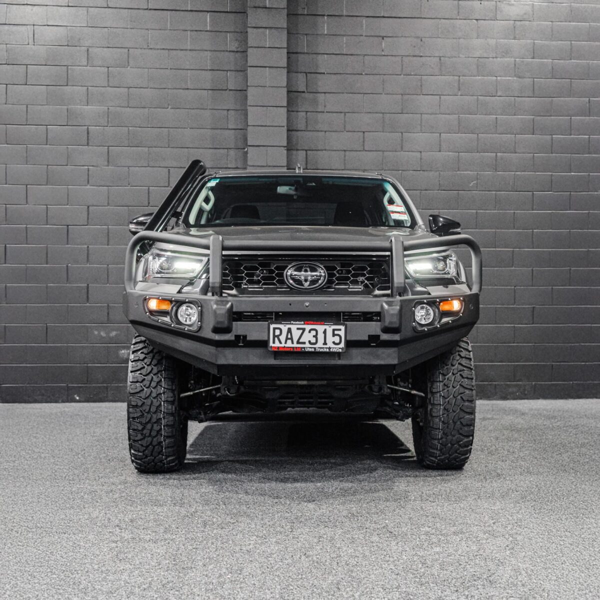 DEFENDER Off-Road Bull Bar + Winch & Spotlights Combo Package - Image 4