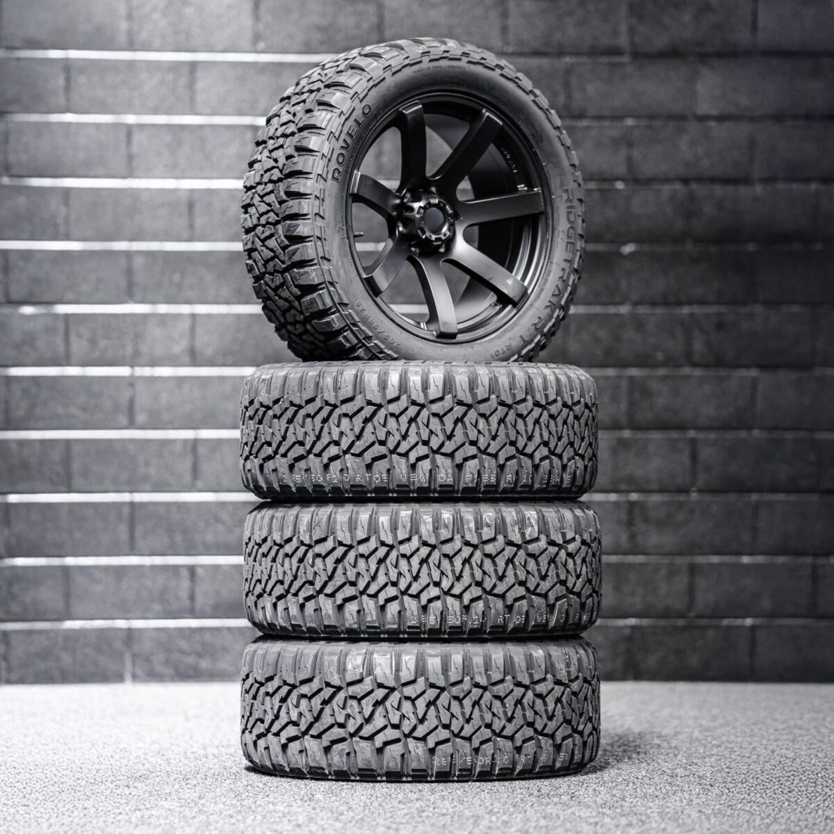 285/50/R20LT Mud Tyres + Alloy Wheels