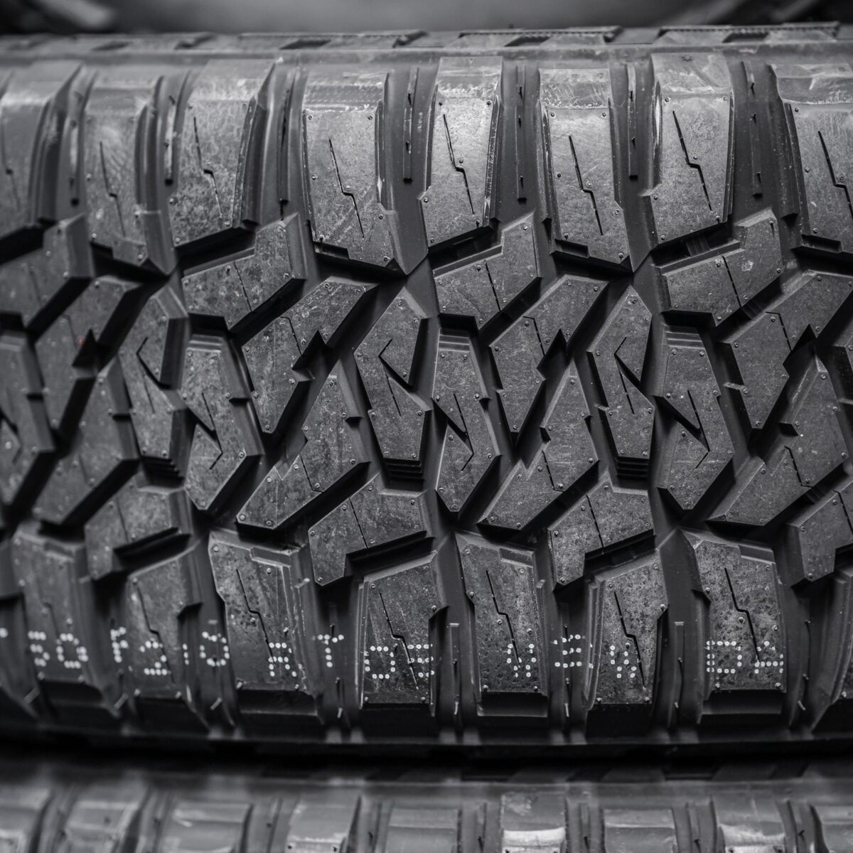 285/50/R20LT Mud Tyres + Alloy Wheels - Image 6