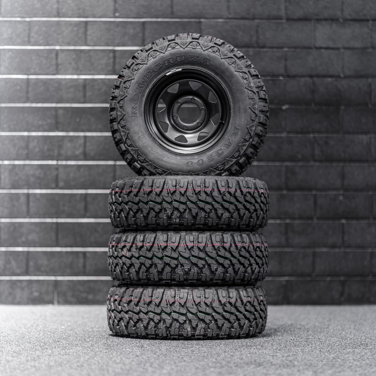 31x10.5 R15LT Mud Tyres + Steelies - Image 2