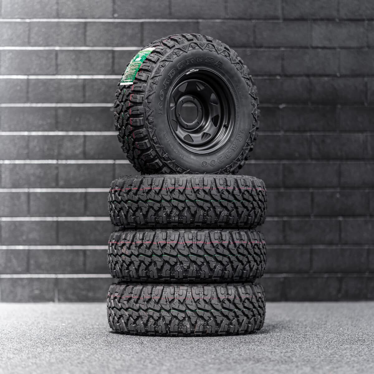 31x10.5 R15LT Mud Tyres + Steelies