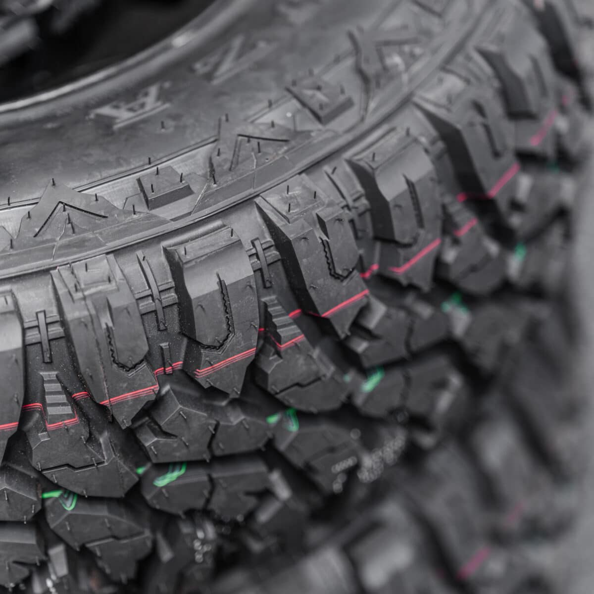 31x10.5 R15LT Mud Tyres + Steelies - Image 4