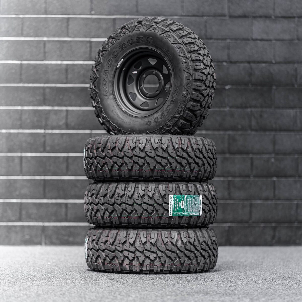 32x11.5 R15LT Mud Tyres + Steelies - Image 3