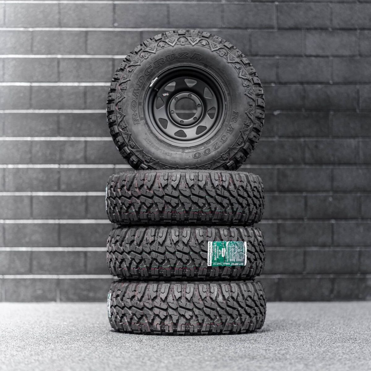 32x11.5 R15LT Mud Tyres + Steelies - Image 2