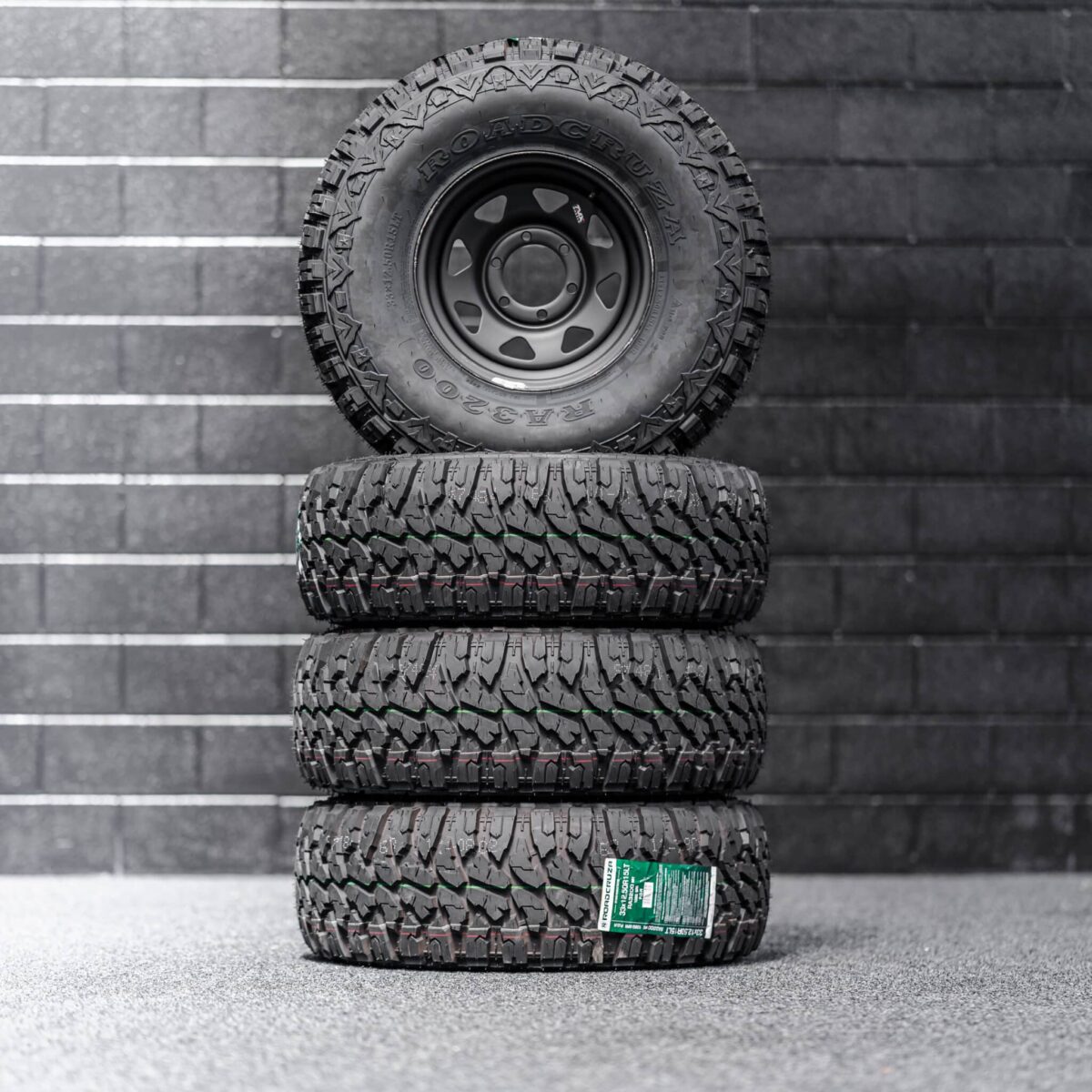 33x12.5 R15LT Mud Tyres + Steelies - Image 2