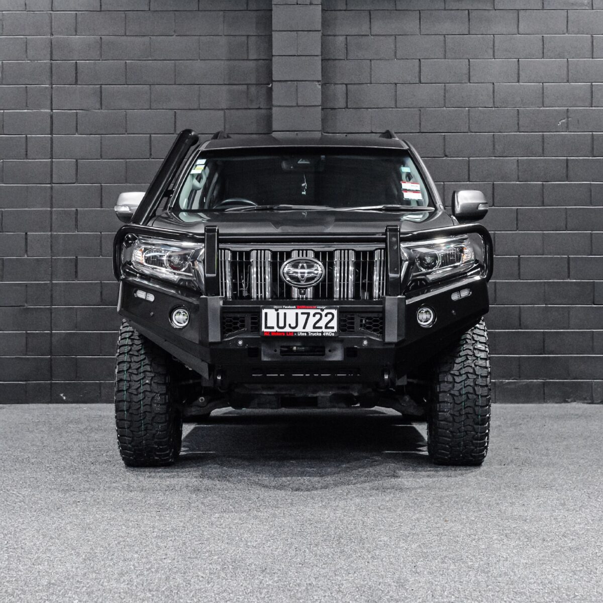 DEFENDER Off-Road Triple Loop Bull-Bar
