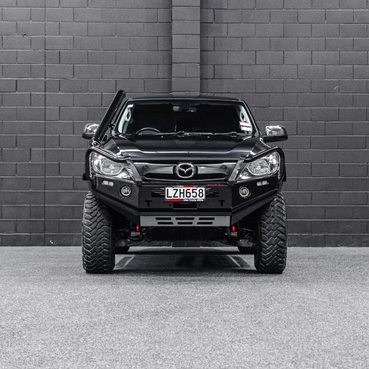 DEFENDER Off-Road Bull Bar + Winch & Spotlights Combo Package - Image 9