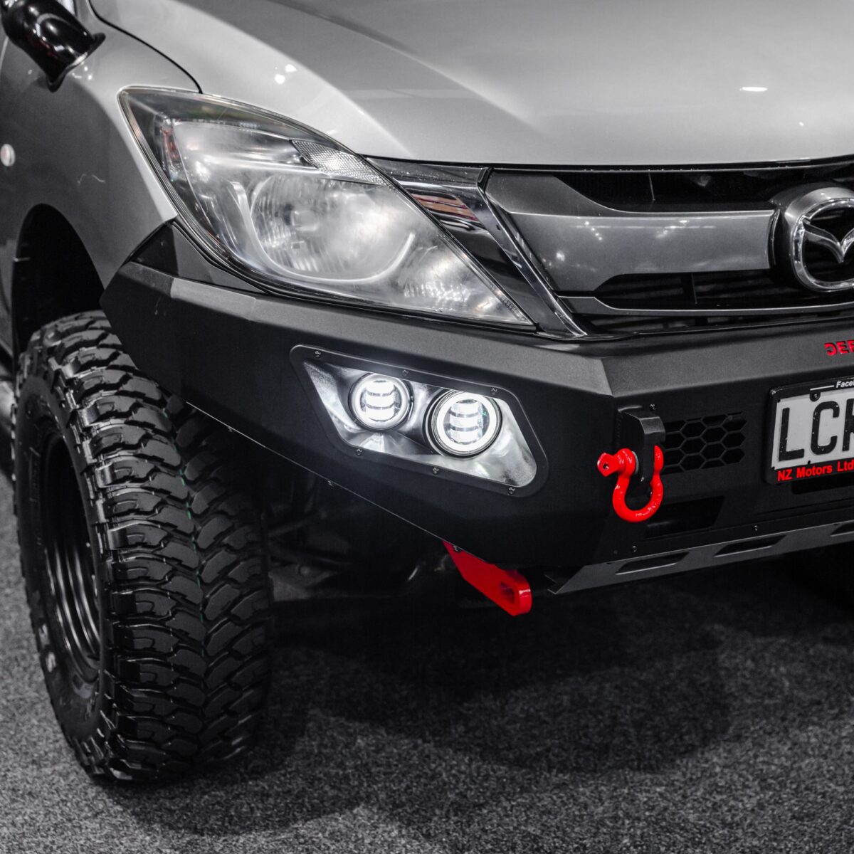 DEFENDER Off-Road Loopless Bull-Bar - Image 9
