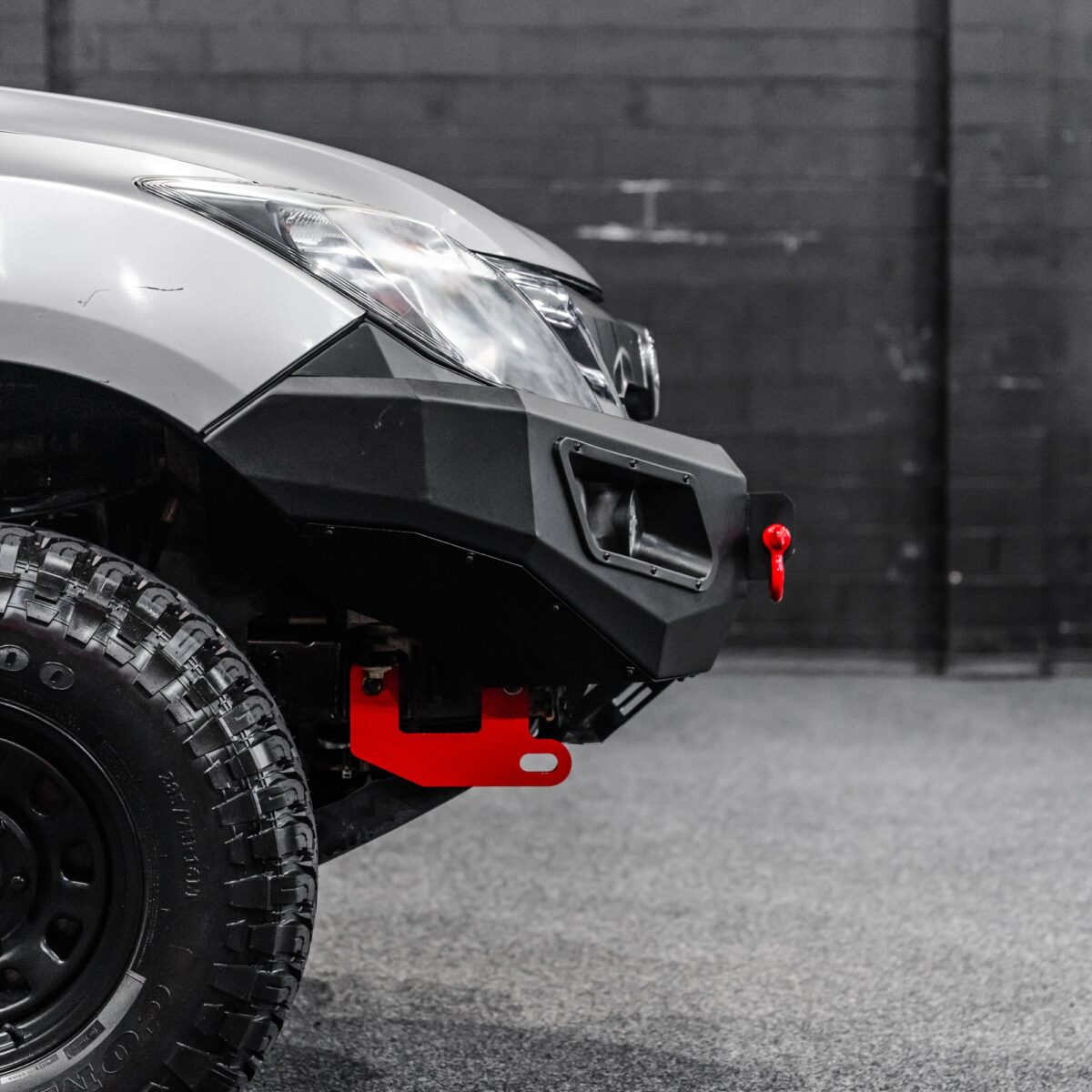 DEFENDER Off-Road Loopless Bull-Bar - Image 4
