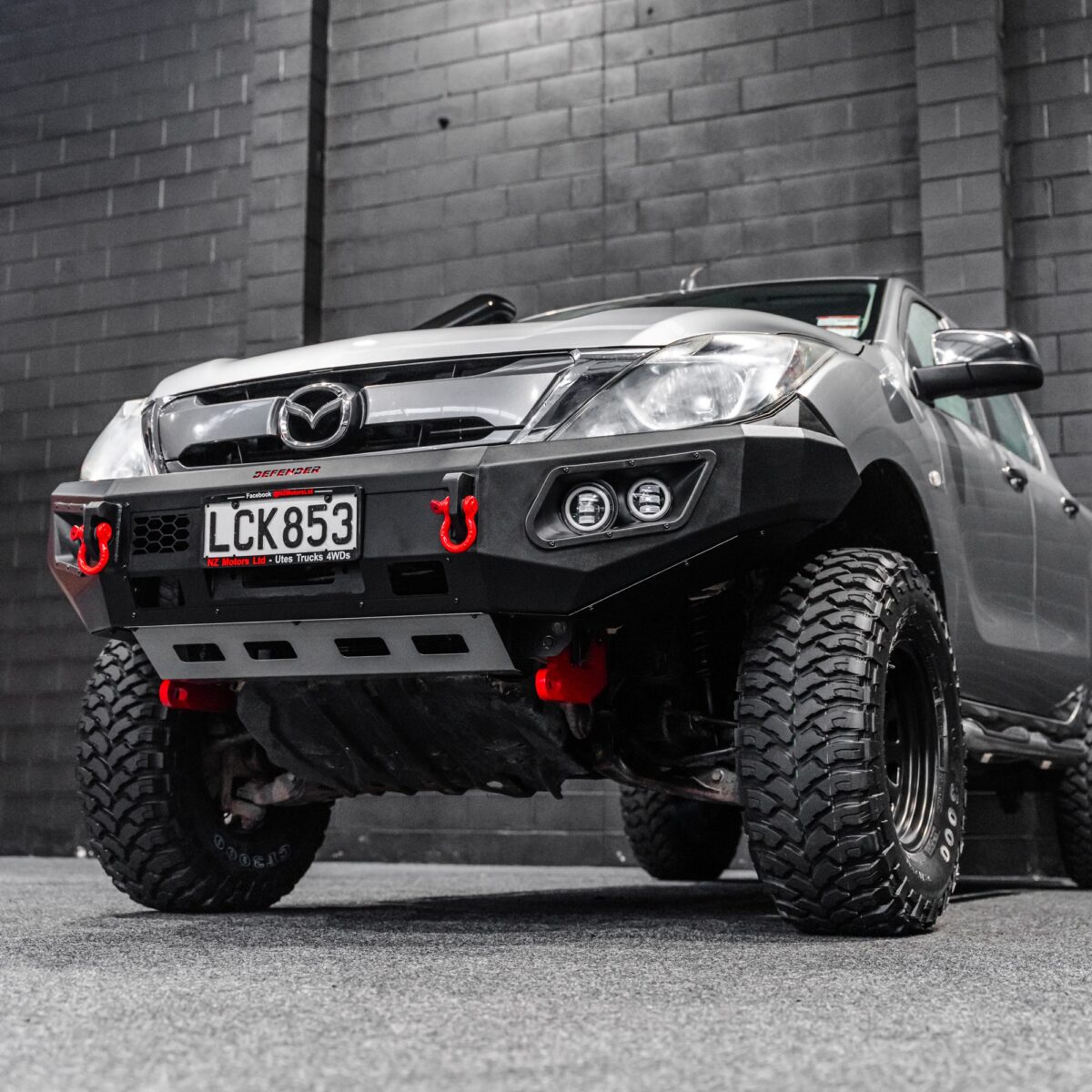 DEFENDER Off-Road Loopless Bull-Bar - Image 7