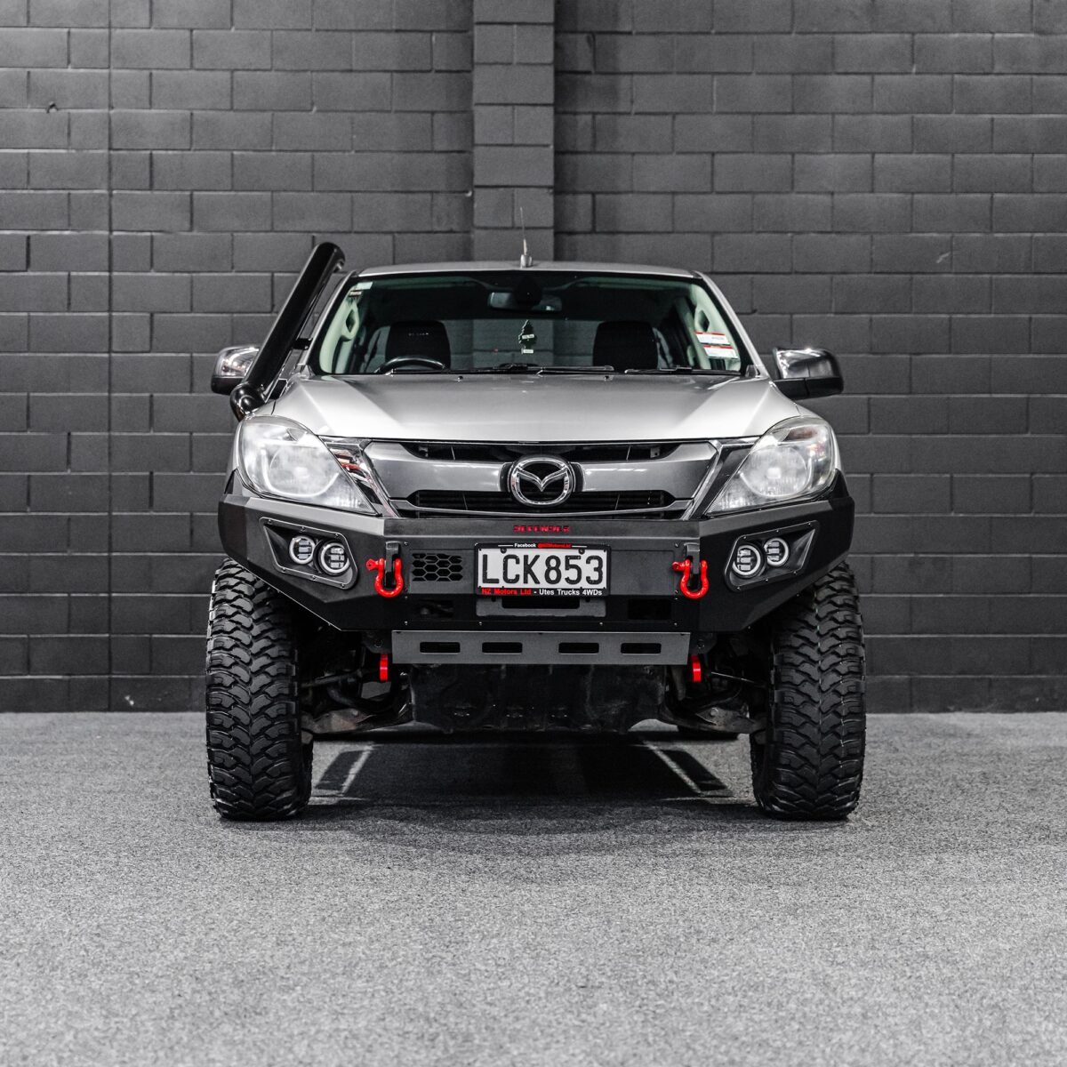 DEFENDER Off-Road Loopless Bull-Bar