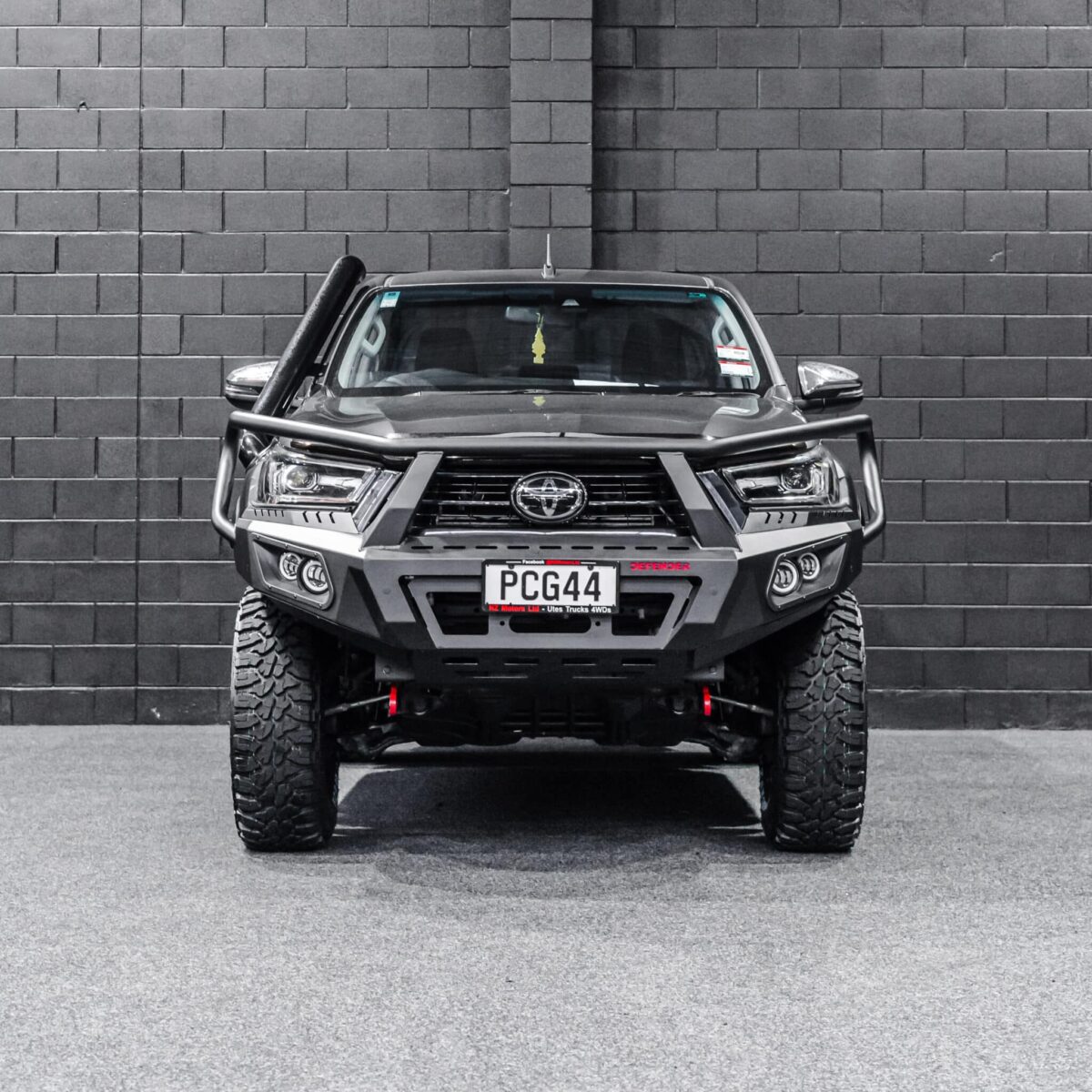 DEFENDER Off-Road Triple Loop Bull-Bar