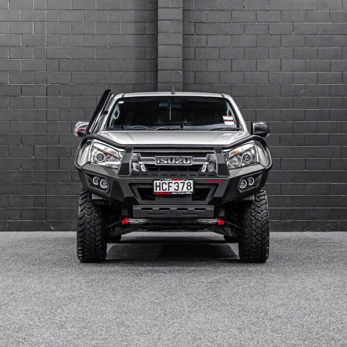 DEFENDER Off-Road Bull Bar + Winch & Spotlights Combo Package - Image 10
