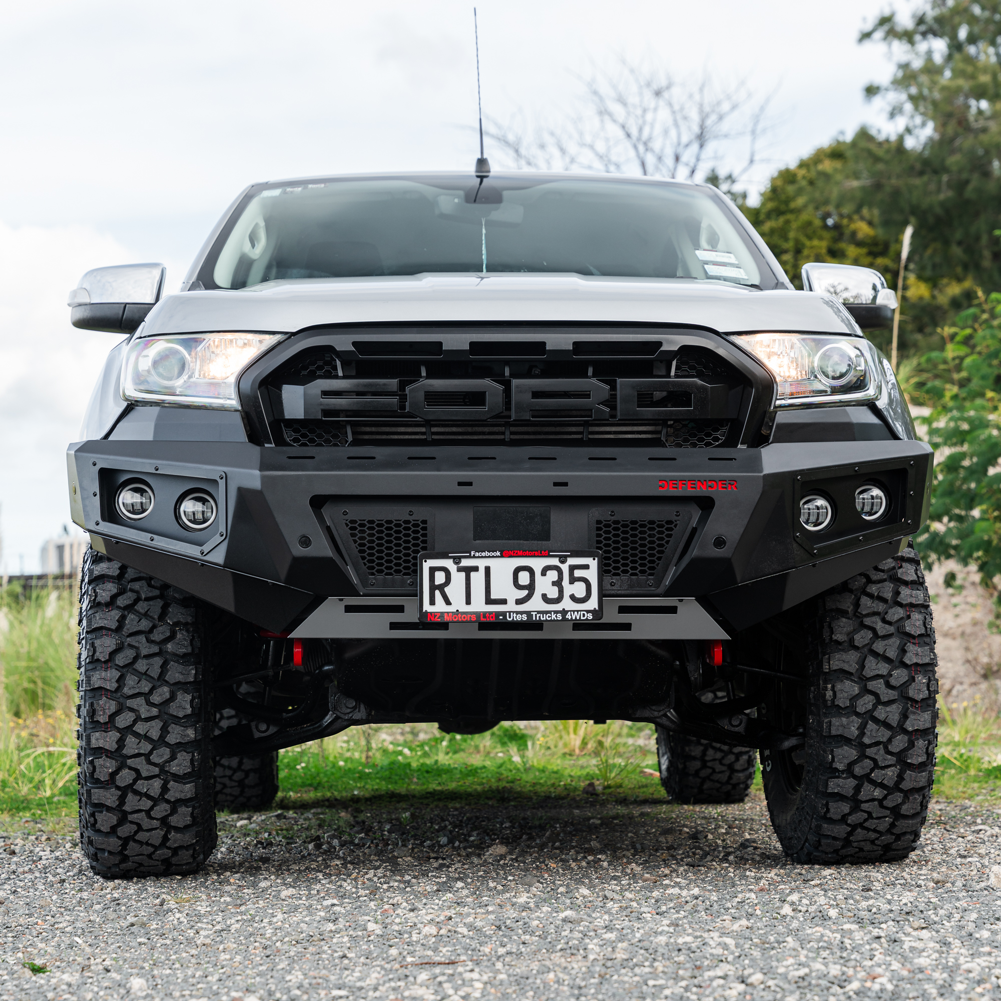 DEFENDER Off-Road Loopless Bull-Bar - Image 3