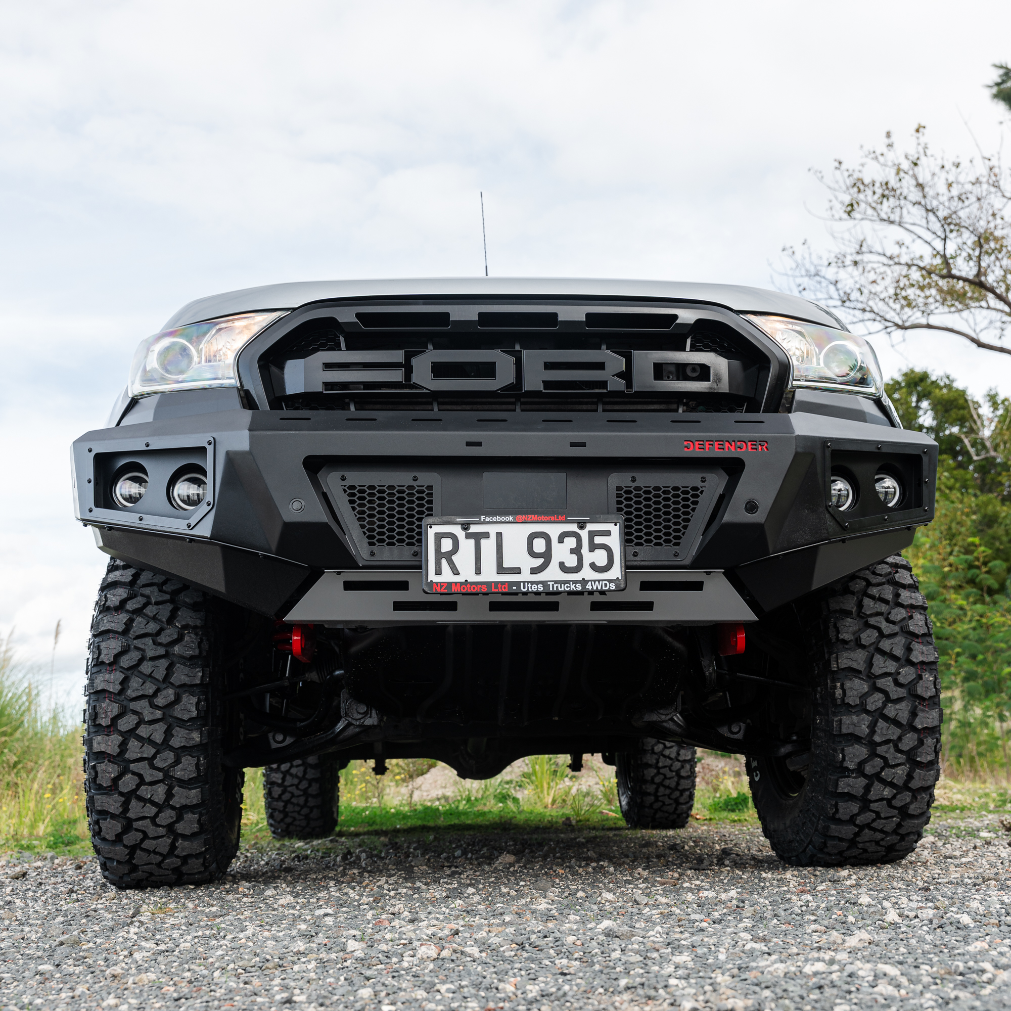 DEFENDER Off-Road Loopless Bull-Bar - Image 9