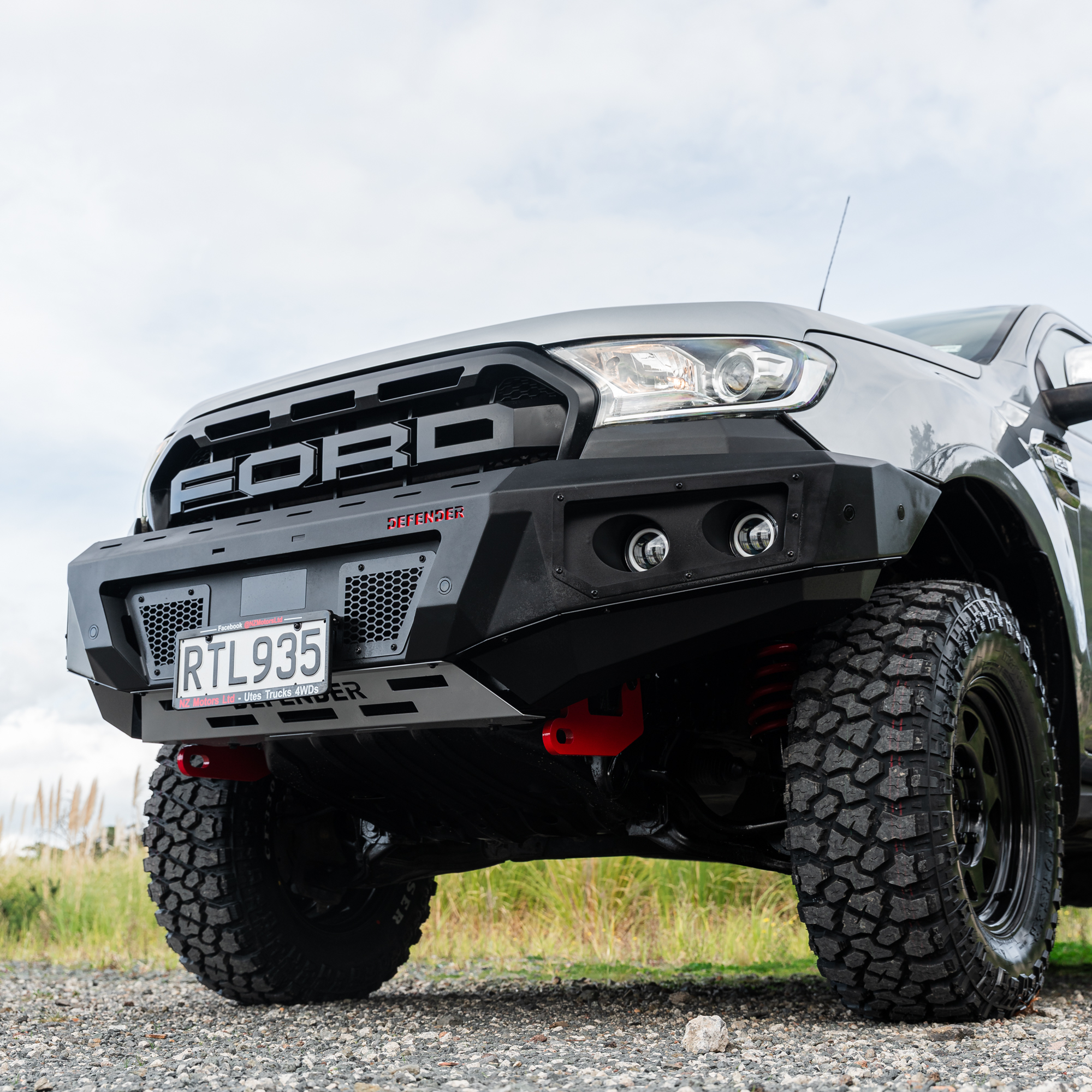 DEFENDER Off-Road Loopless Bull-Bar - Image 10