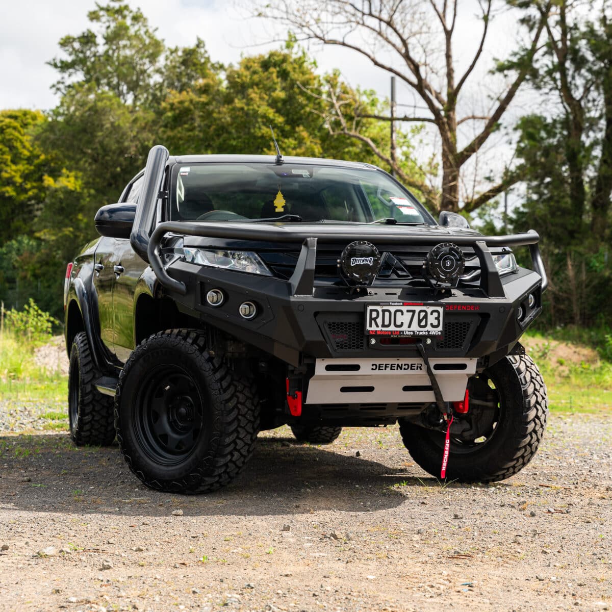 DEFENDER Off-Road Triple Loop Bull-Bar