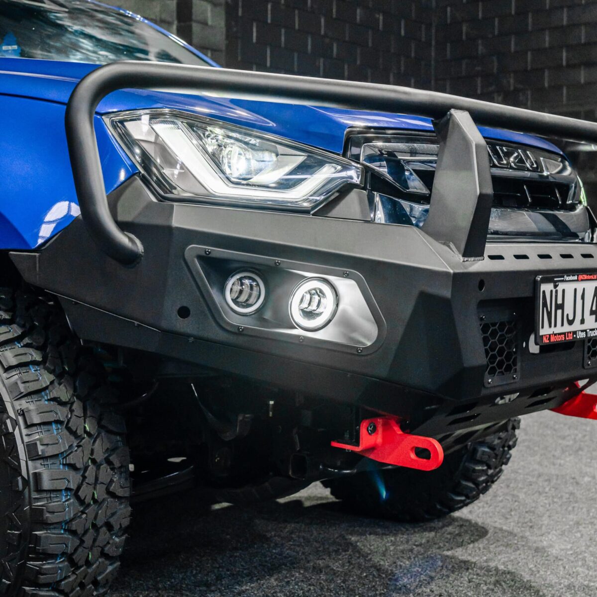 DEFENDER Off-Road Triple Loop Bull-Bar - Image 7