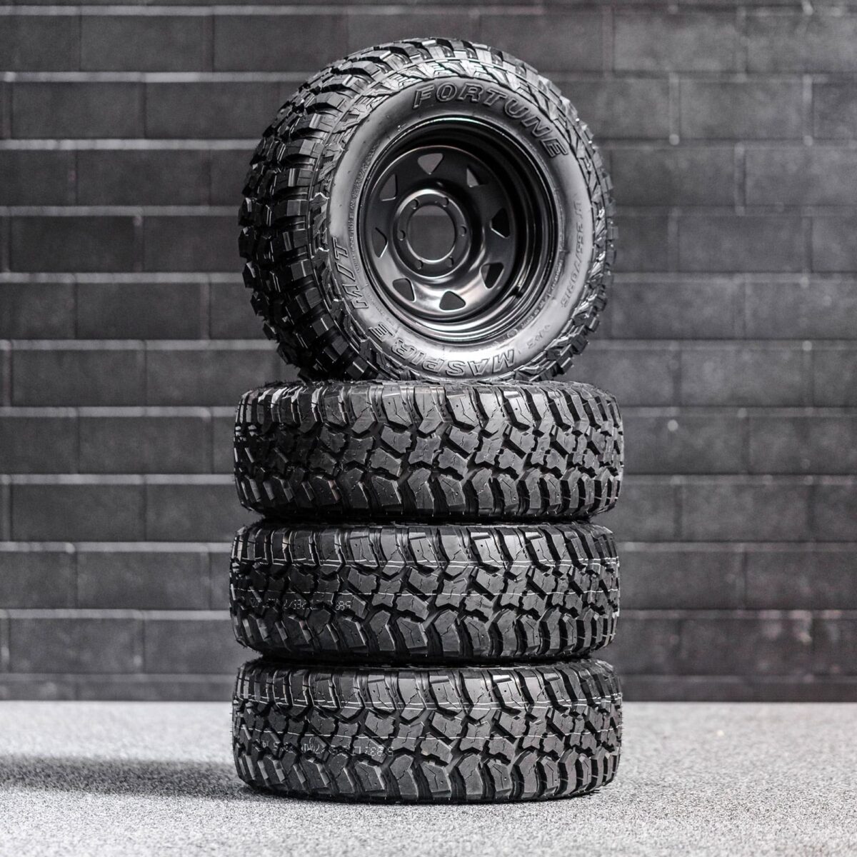 265/70/R16LT Mud Tyres + Steelies