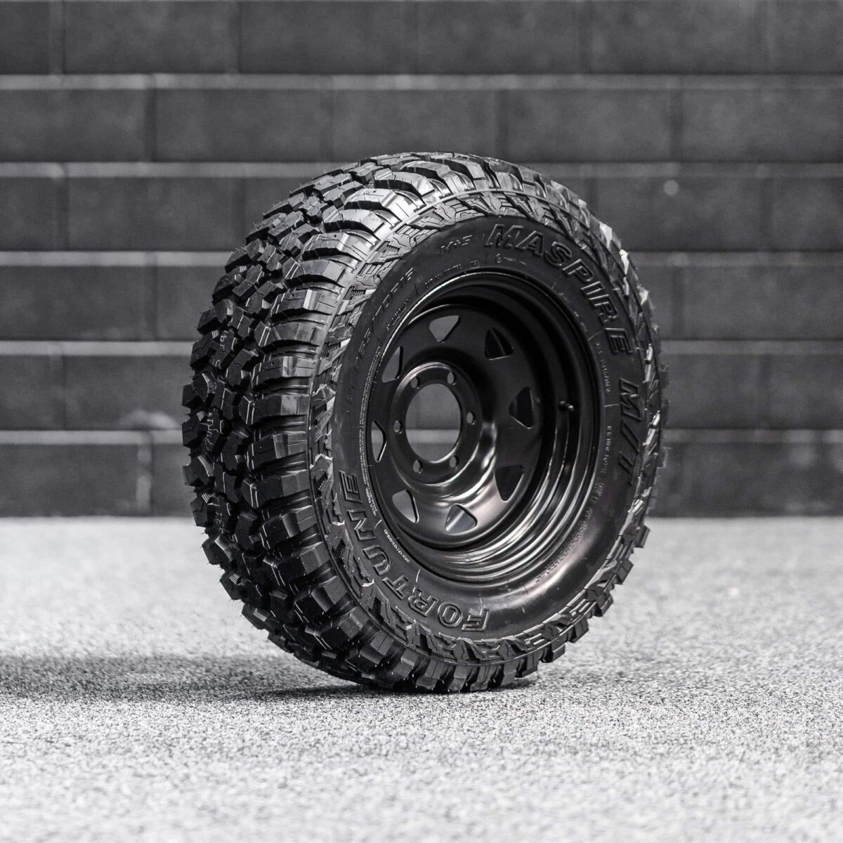 265/70/R16LT Mud Tyres + Steelies - Image 2