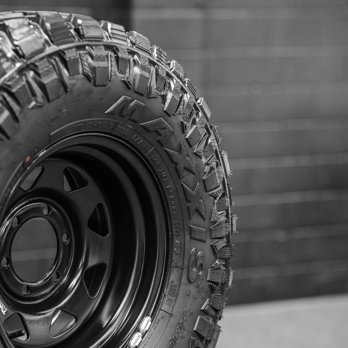 32x11.5 R15LT Maxxis RAZR MT + Steelies - Image 3
