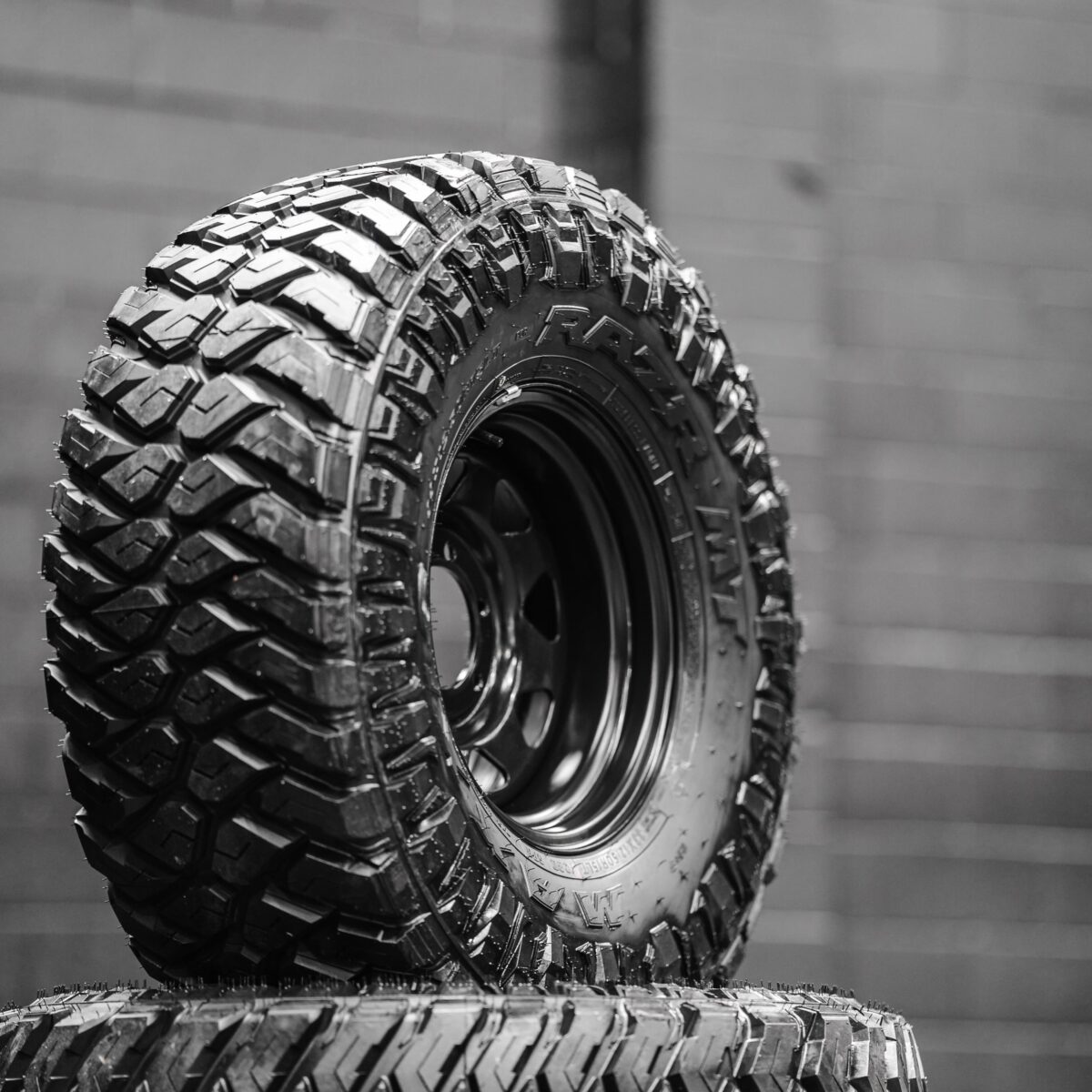 33x12.5 R15LT Maxxis RAZR MT + Steelies - Image 2