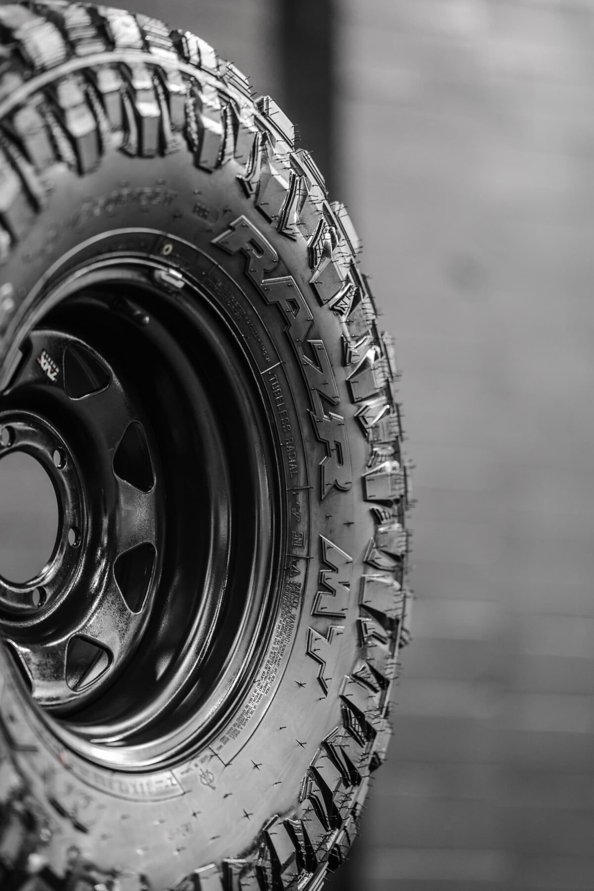 33x12.5 R15LT Maxxis RAZR MT + Steelies - Image 4