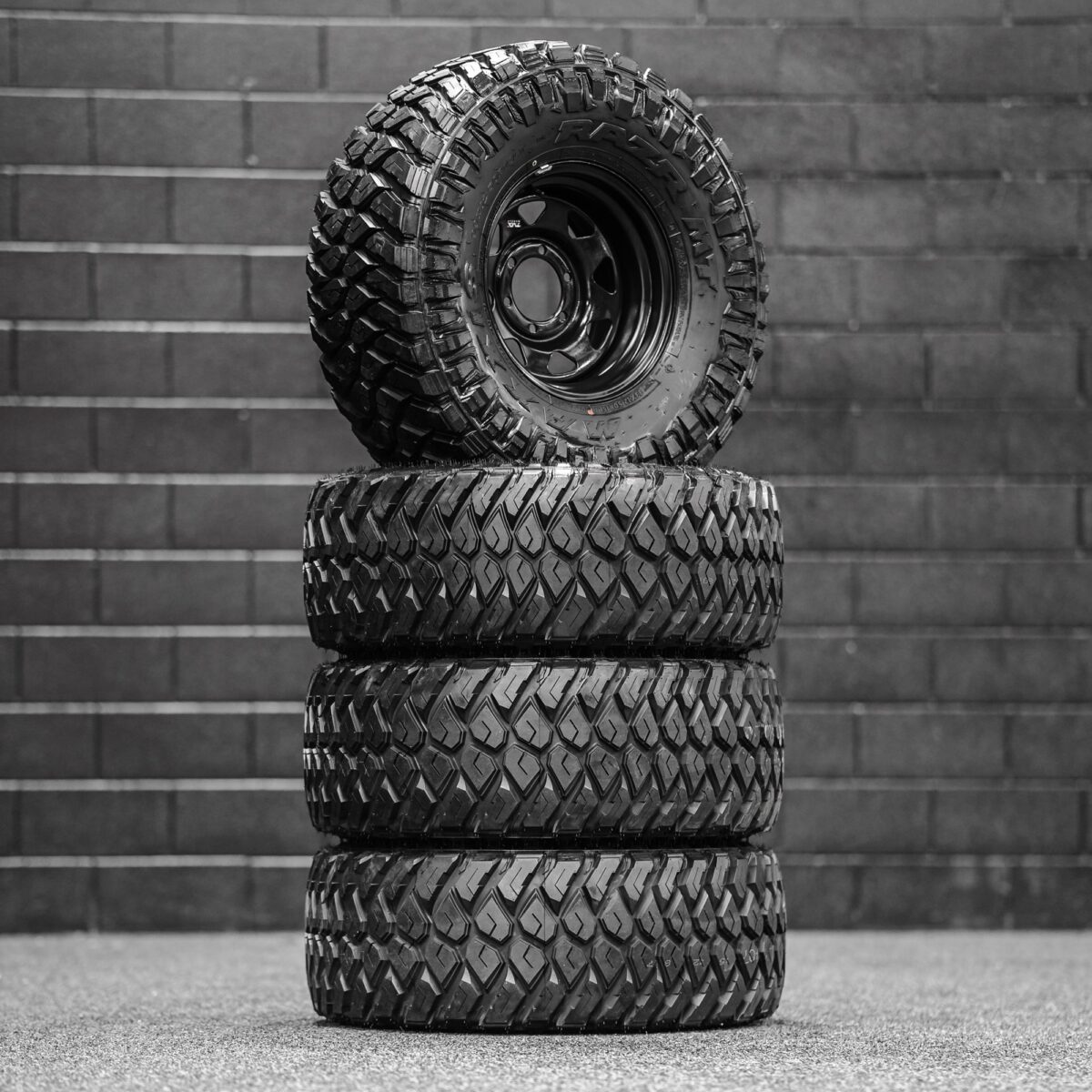 33x12.5 R15LT Maxxis RAZR MT + Steelies