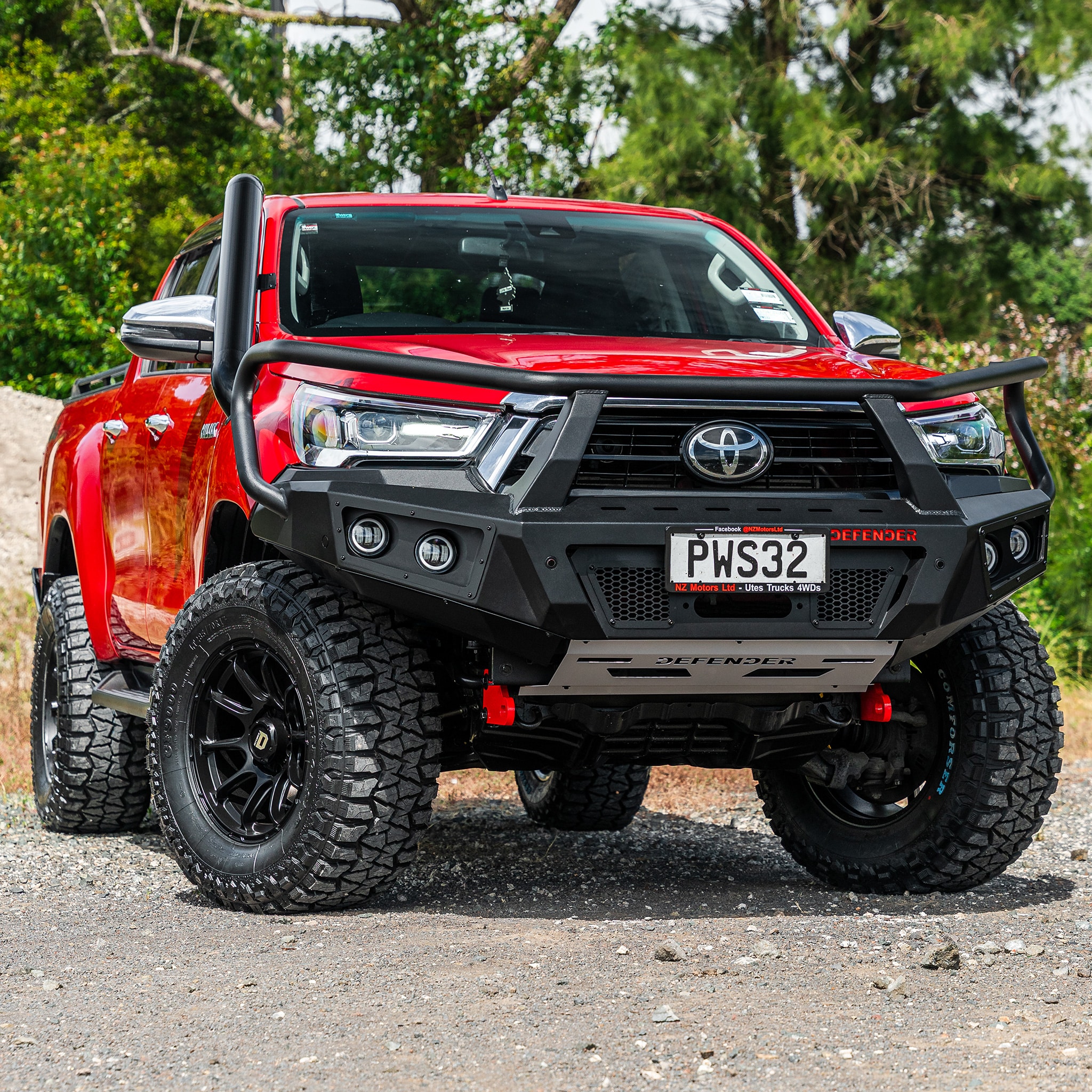 DEFENDER Off-Road Triple Loop Bull-Bar