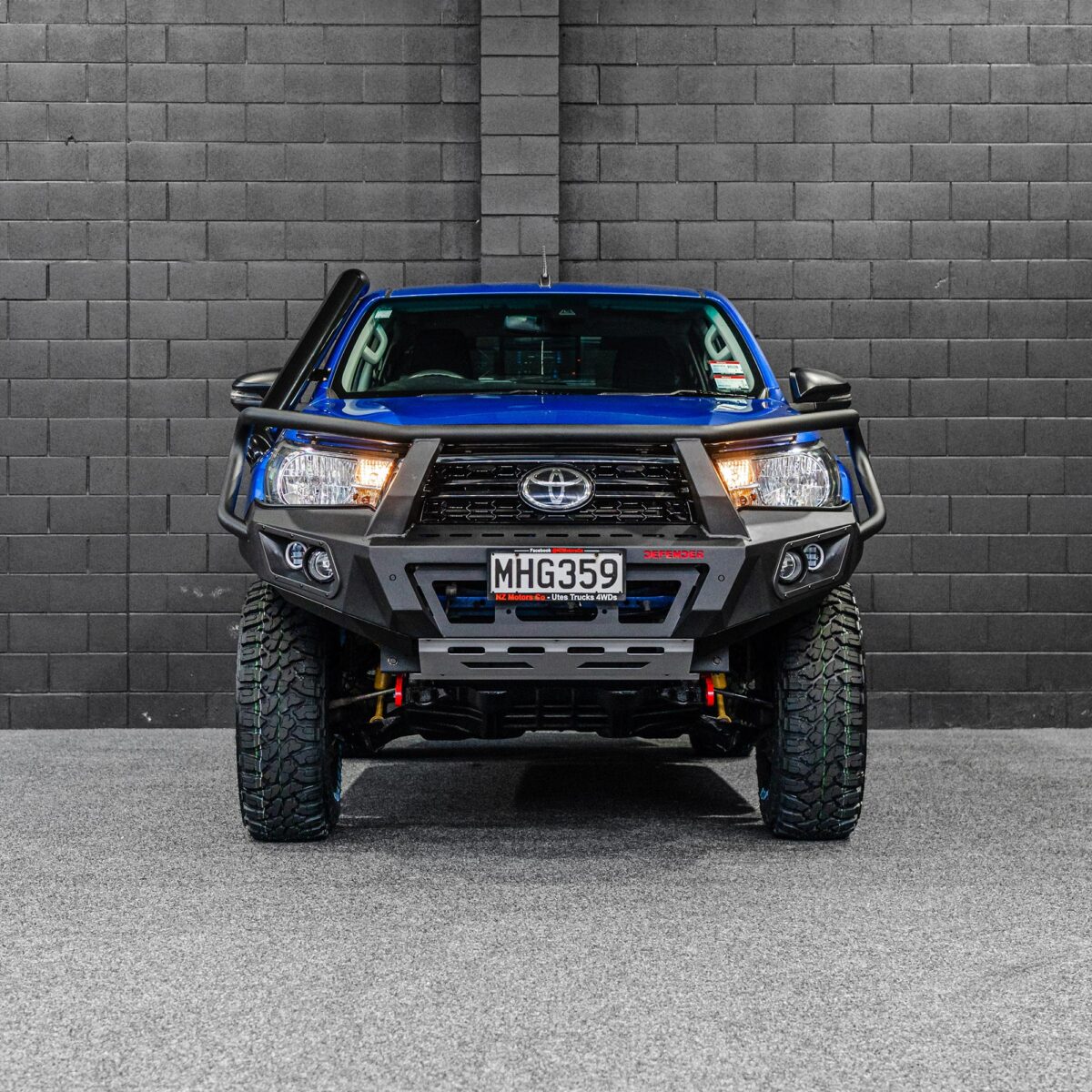 DEFENDER Off-Road Bull Bar + Winch & Spotlights Combo Package - Image 2