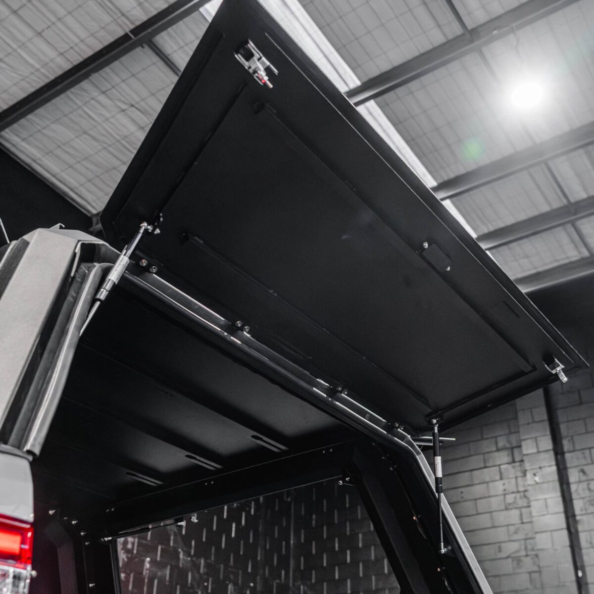 DEFENDER Aluminium Windowless Canopy - Image 10
