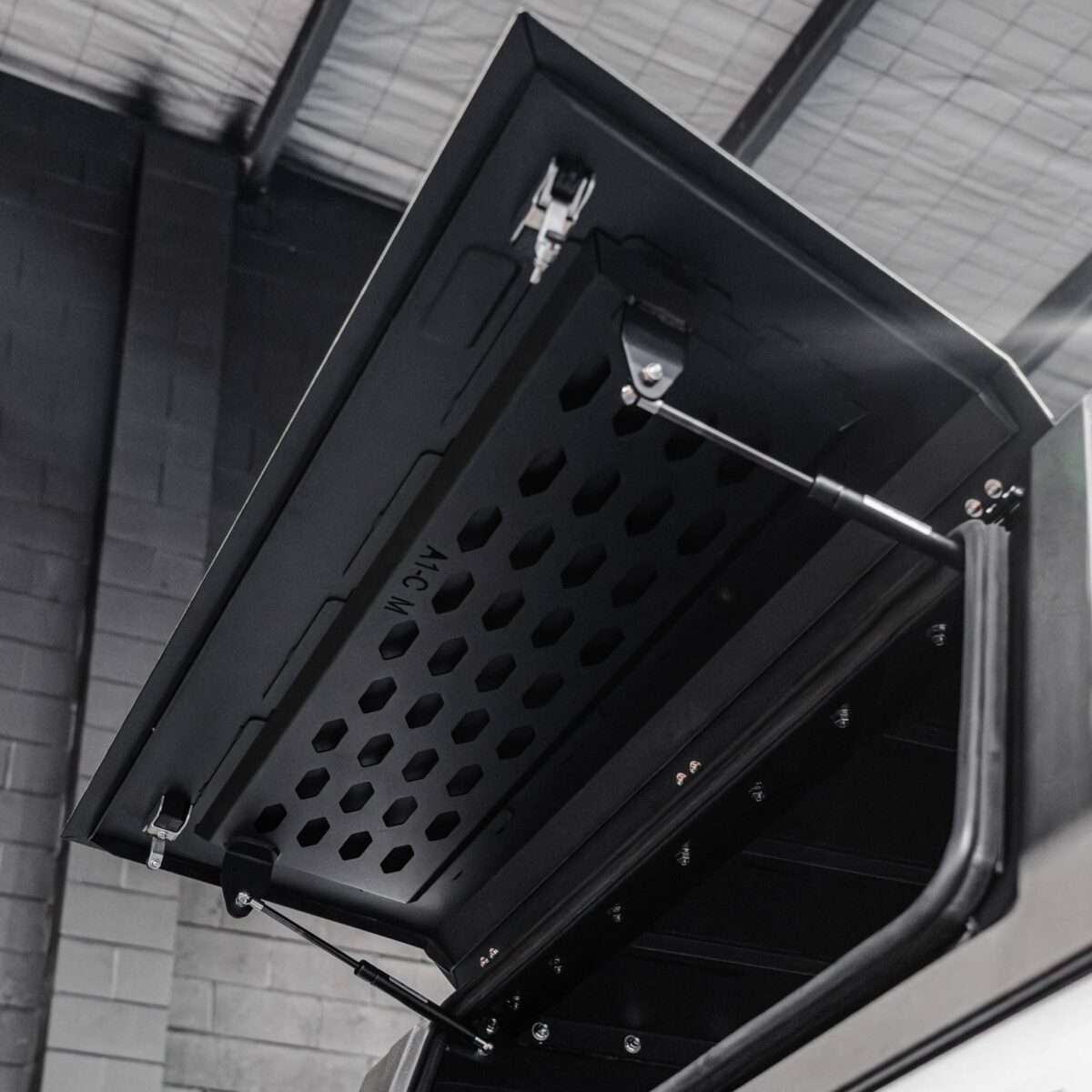 DEFENDER Aluminium Windowless Canopy - Image 9