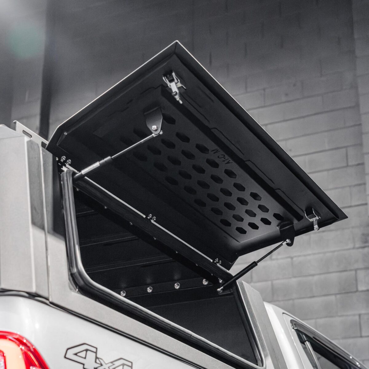 DEFENDER Aluminium Windowless Canopy - Image 11