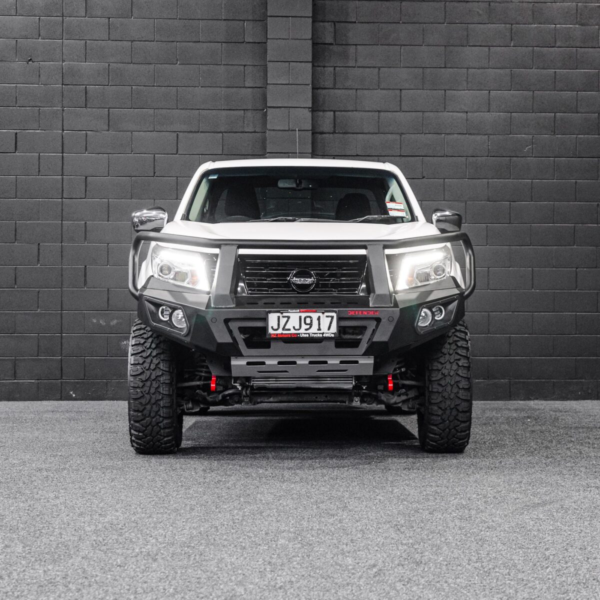 DEFENDER Off-Road Bull Bar + Winch & Spotlights Combo Package - Image 11