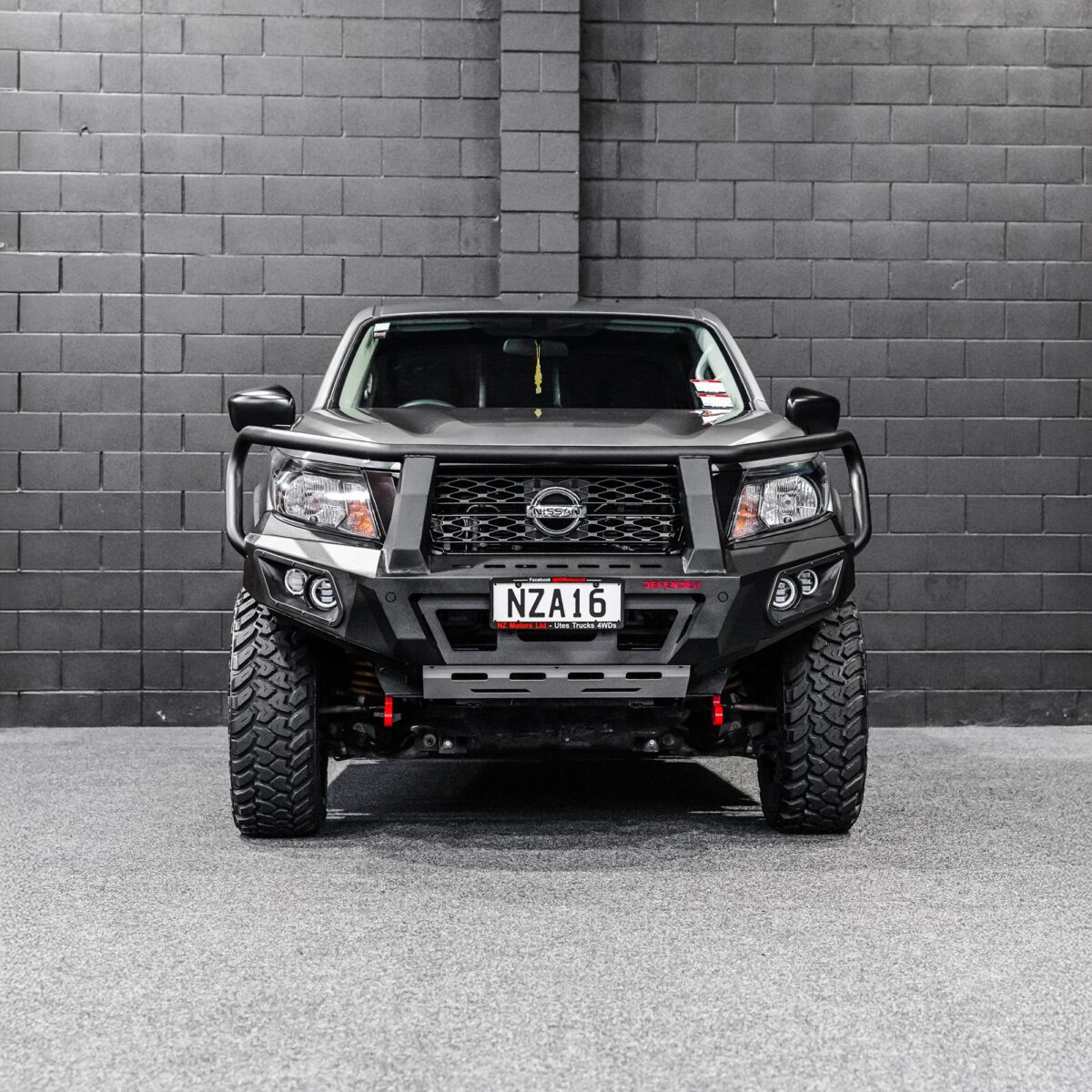 DEFENDER Off-Road Triple Loop Bull-Bar