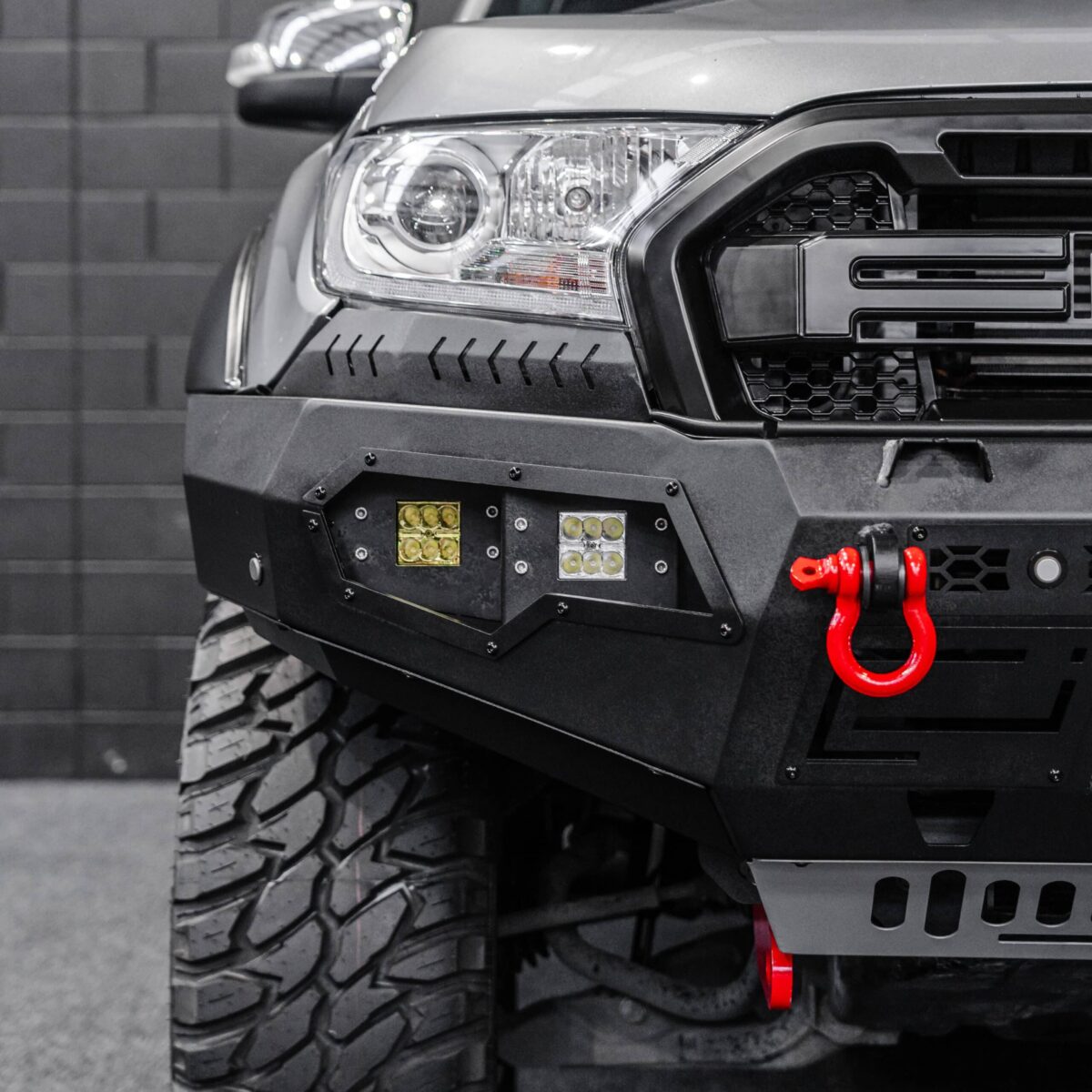 DEFENDER Off-Road Loopless Bull-Bar - Image 4