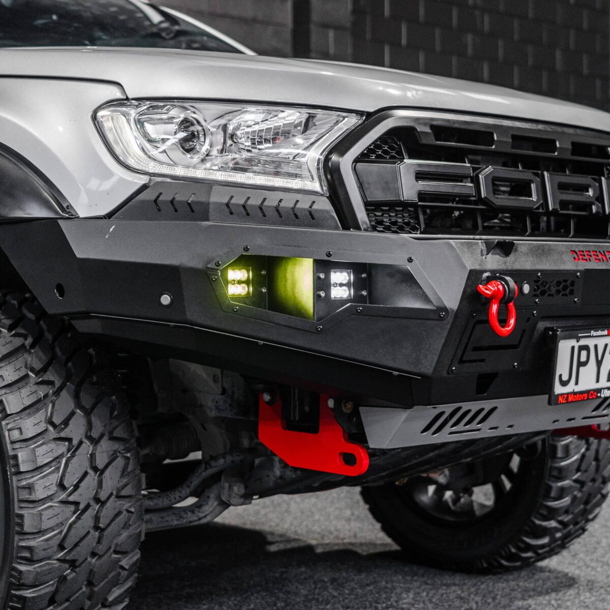 DEFENDER Off-Road Loopless Bull-Bar - Image 7