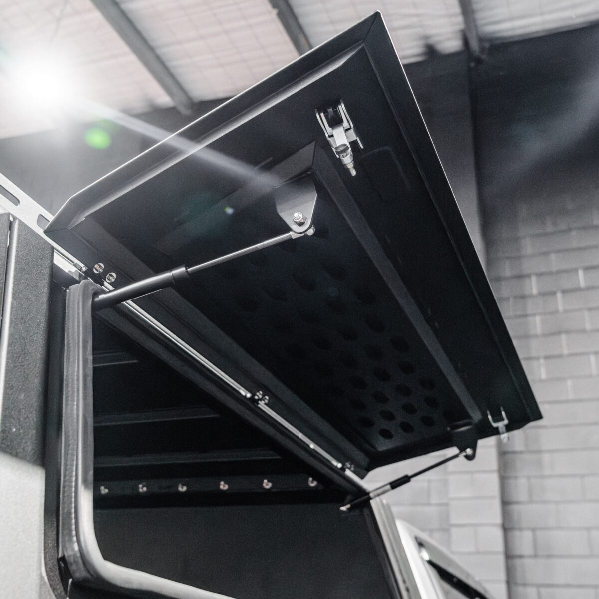 DEFENDER Aluminium Windowless Canopy - Image 11