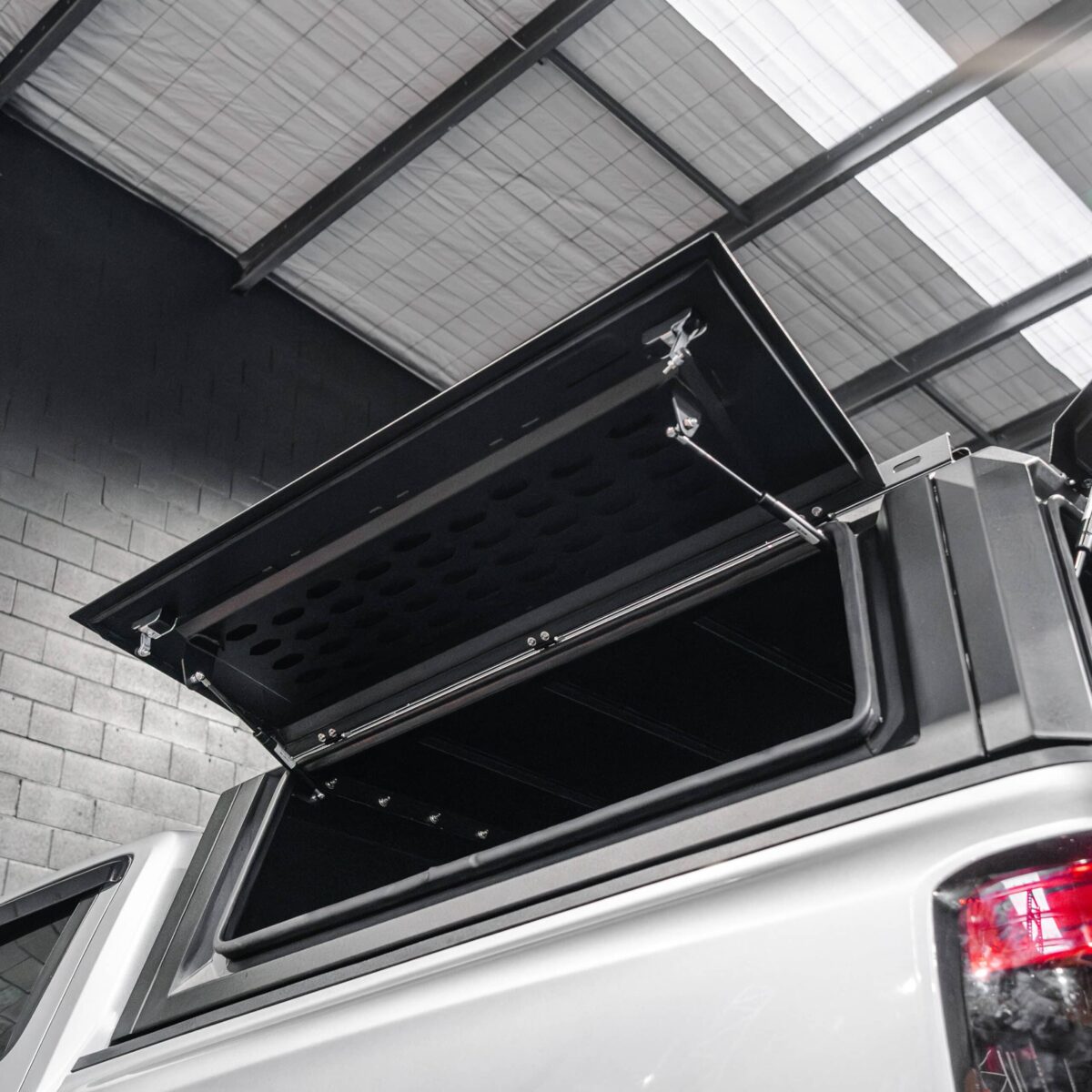 DEFENDER Aluminium Windowless Canopy - Image 9
