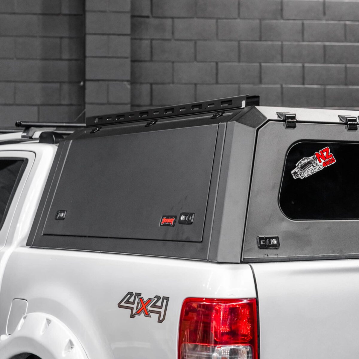 DEFENDER Aluminium Windowed Canopy - Image 9