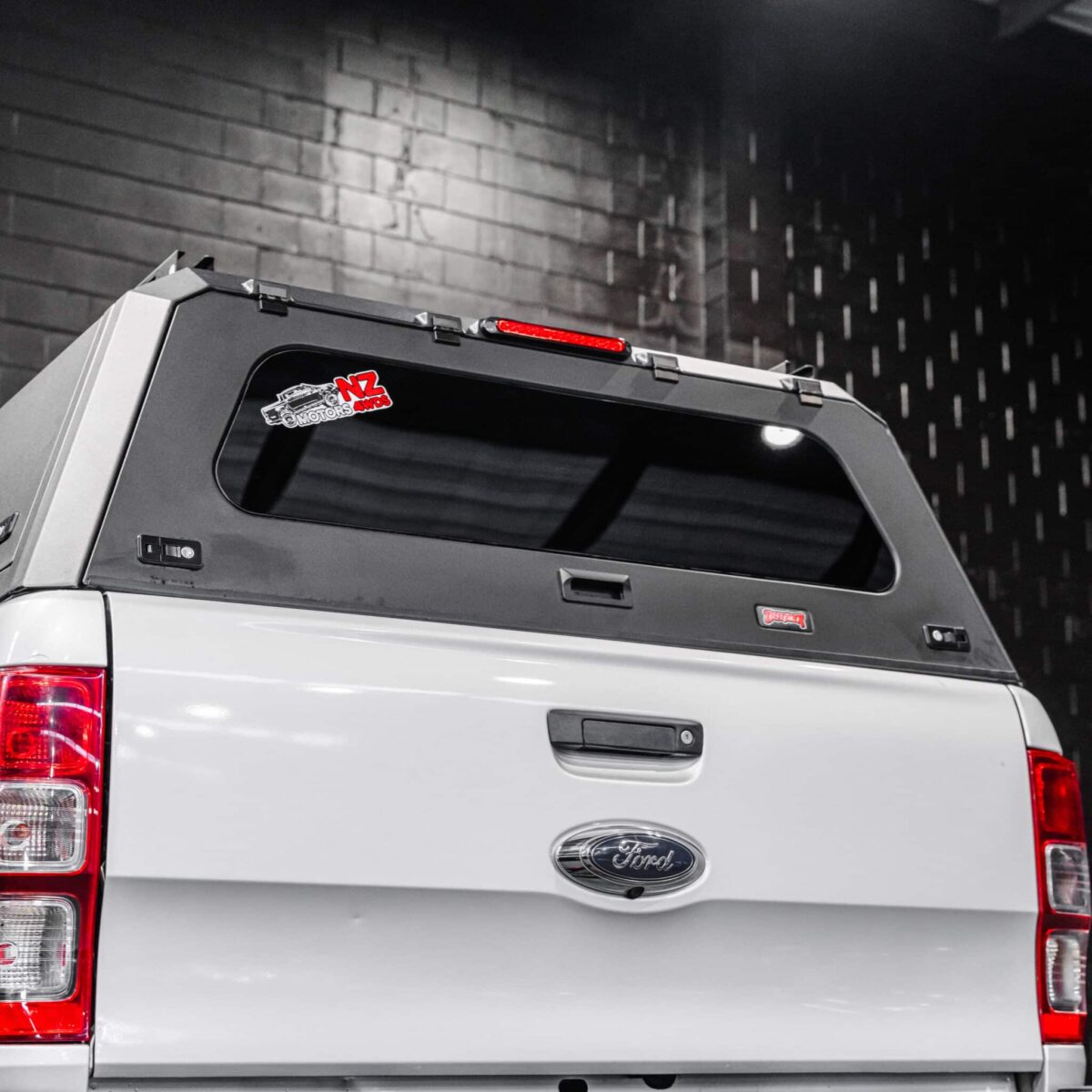 DEFENDER Aluminium Windowed Canopy - Image 3