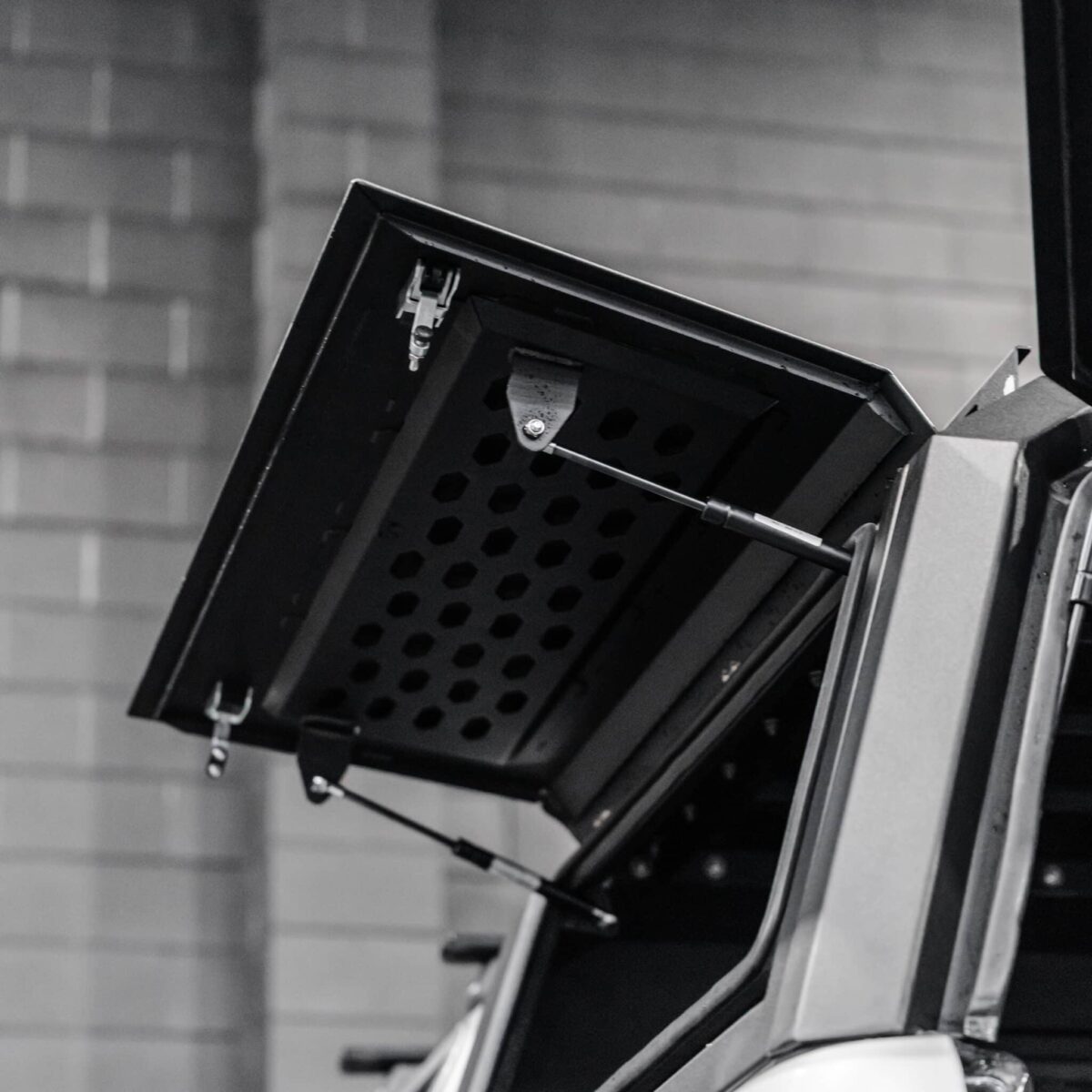 DEFENDER Aluminium Windowed Canopy - Image 7