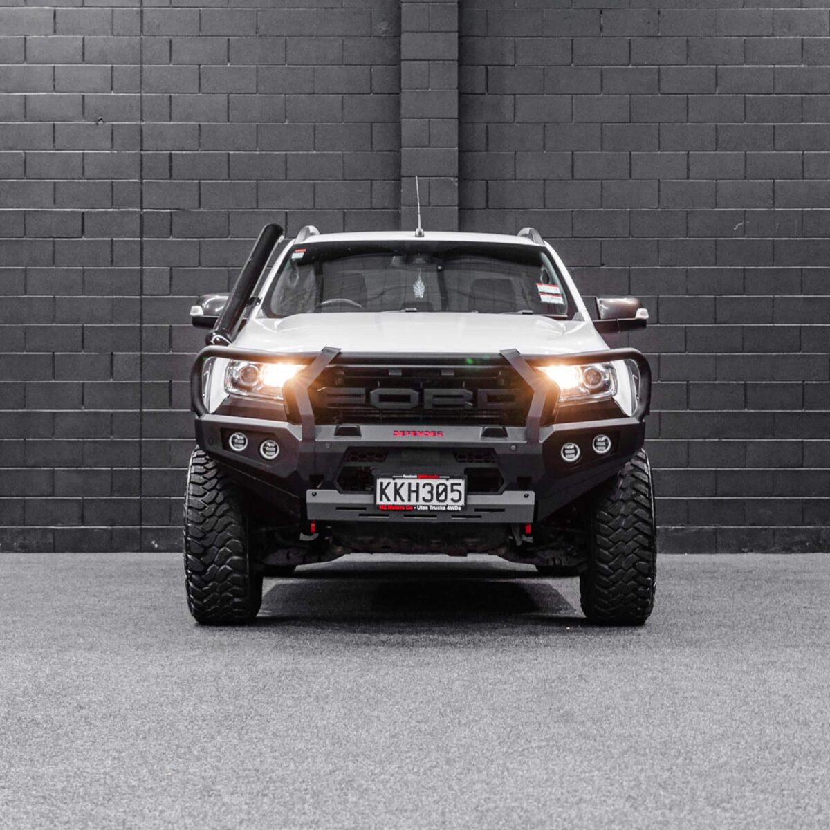 DEFENDER Off-Road Bull Bar + Winch & Spotlights Combo Package - Image 6