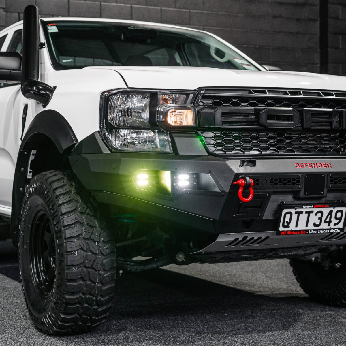 DEFENDER Off-Road Loopless Bull-Bar - Image 7