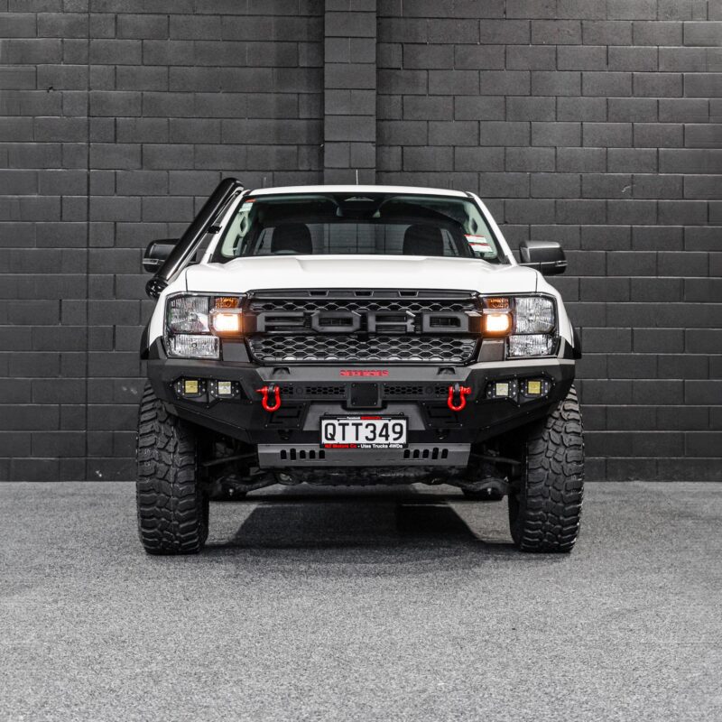 DEFENDER Off-Road Loopless Bull-Bar