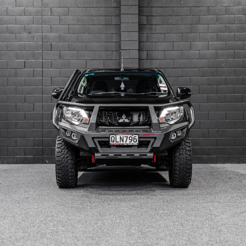 DEFENDER Off-Road Triple Loop Bull-Bar