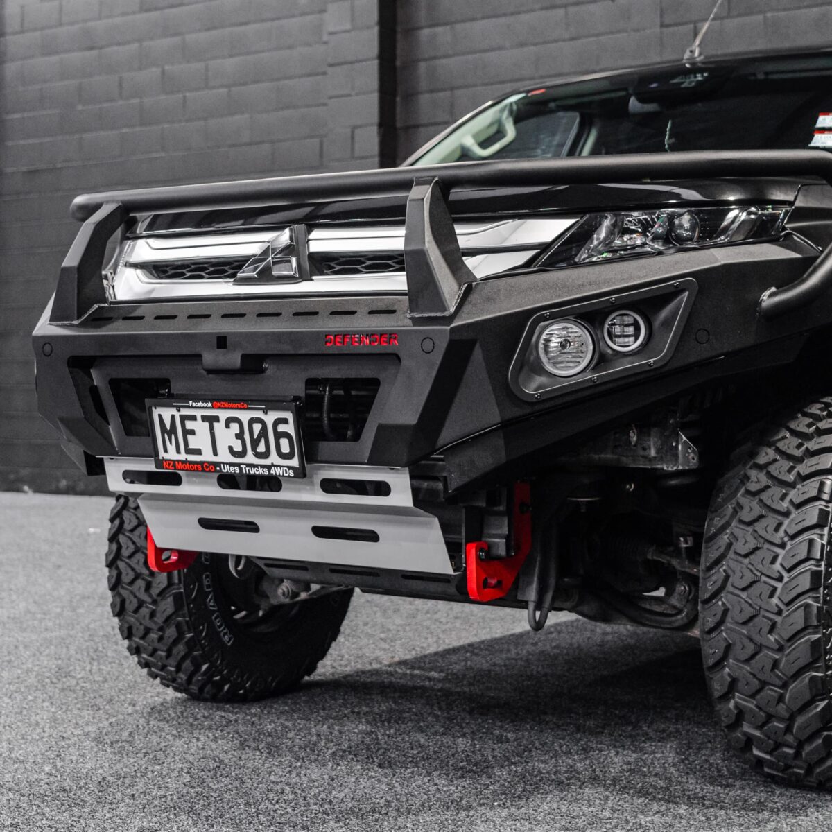 DEFENDER Off-Road Triple Loop Bull-Bar - Image 4