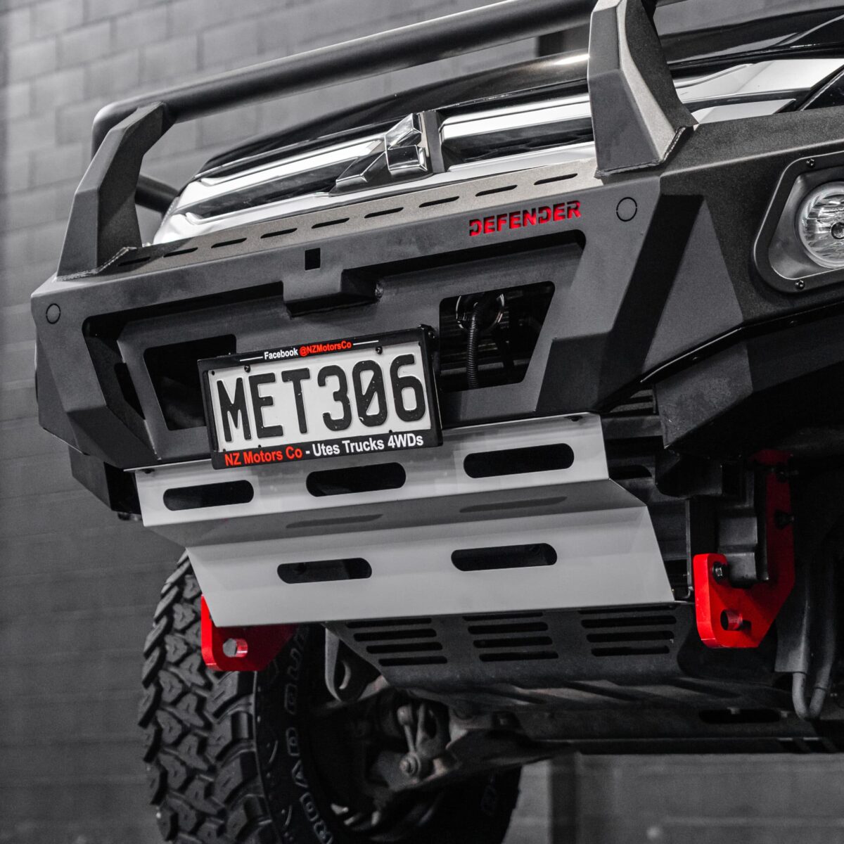 DEFENDER Off-Road Triple Loop Bull-Bar - Image 5