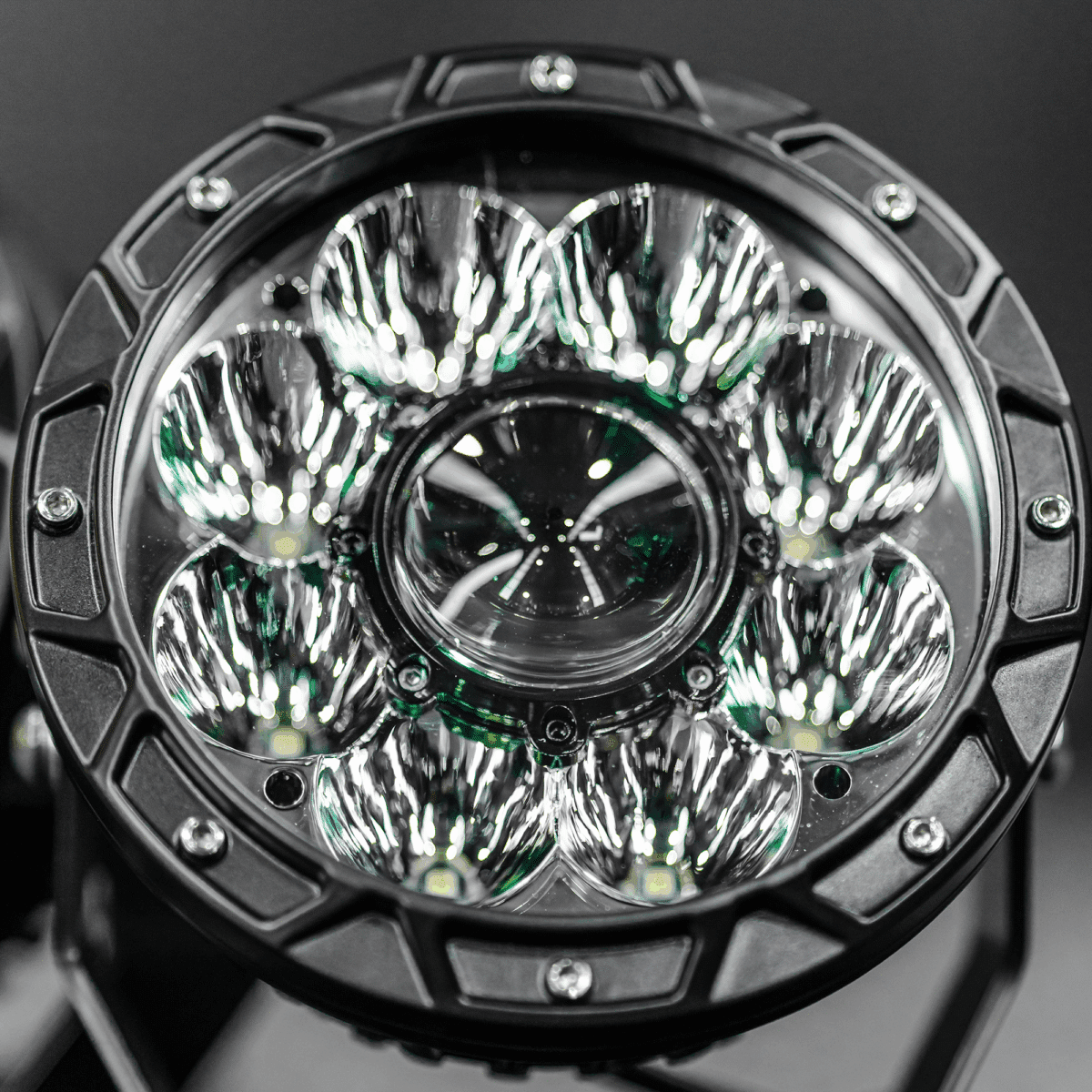 Defender 7 Inch LED Spotlights - Image 6