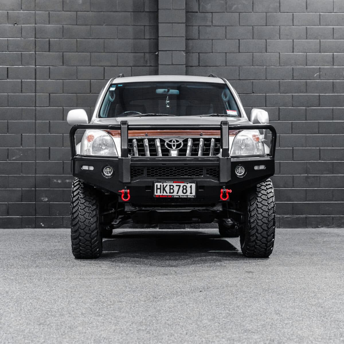 DEFENDER Off-Road Triple Loop Bull-Bar